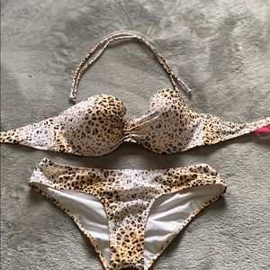 Victoria’s Secret bikini set
